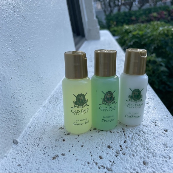 EXCLUSIVE - Old Palm Golf Club Travel Amenities Set - Picture 4 of 7